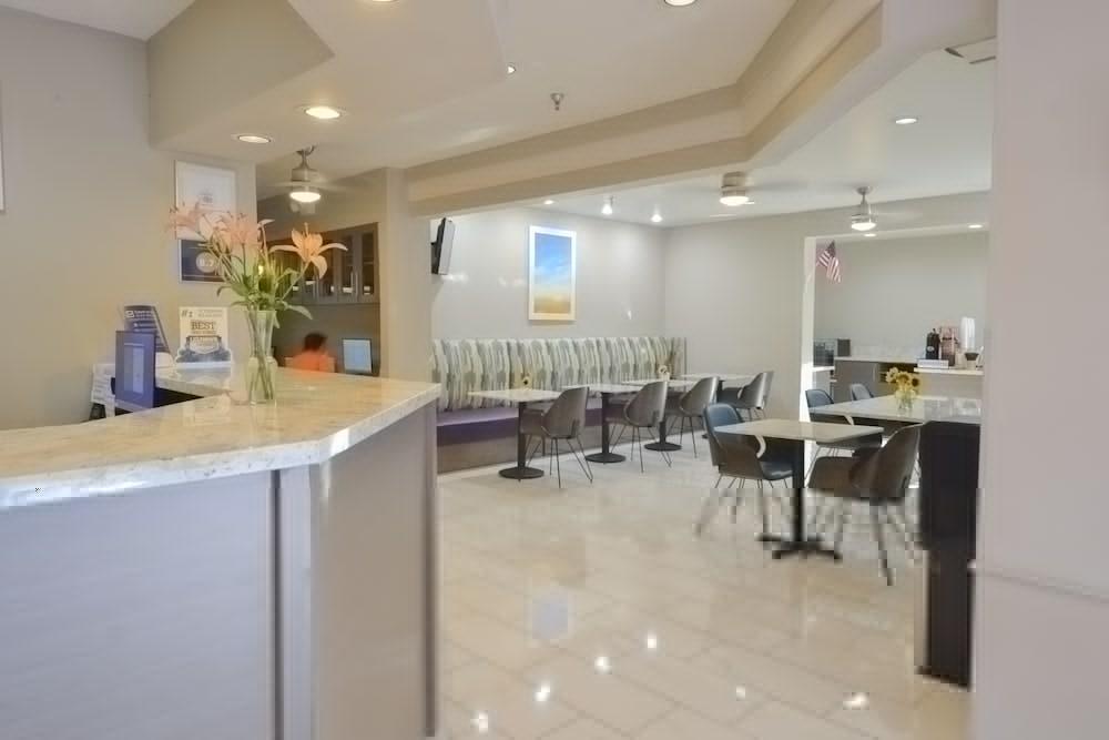 Days Inn & Suites By Wyndham Airport Альбукерке Екстер'єр фото